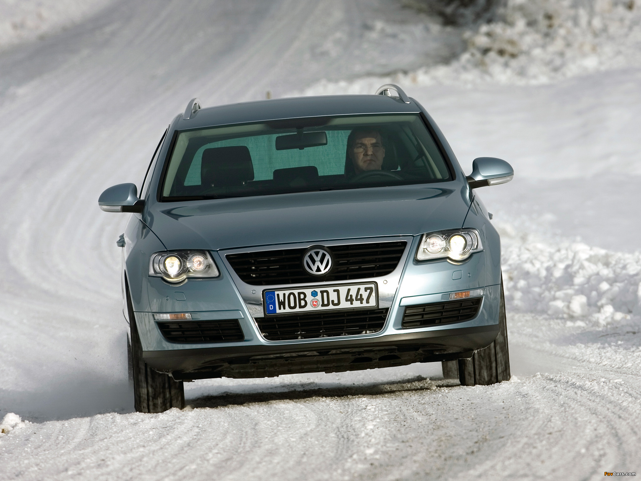 Photos of Volkswagen Passat V6 FSI 4MOTION Variant (B6) 2006–10 (2048 x 1536)