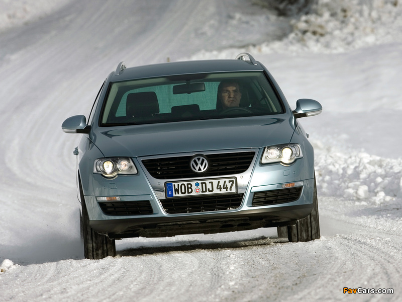 Photos of Volkswagen Passat V6 FSI 4MOTION Variant (B6) 2006–10 (800 x 600)