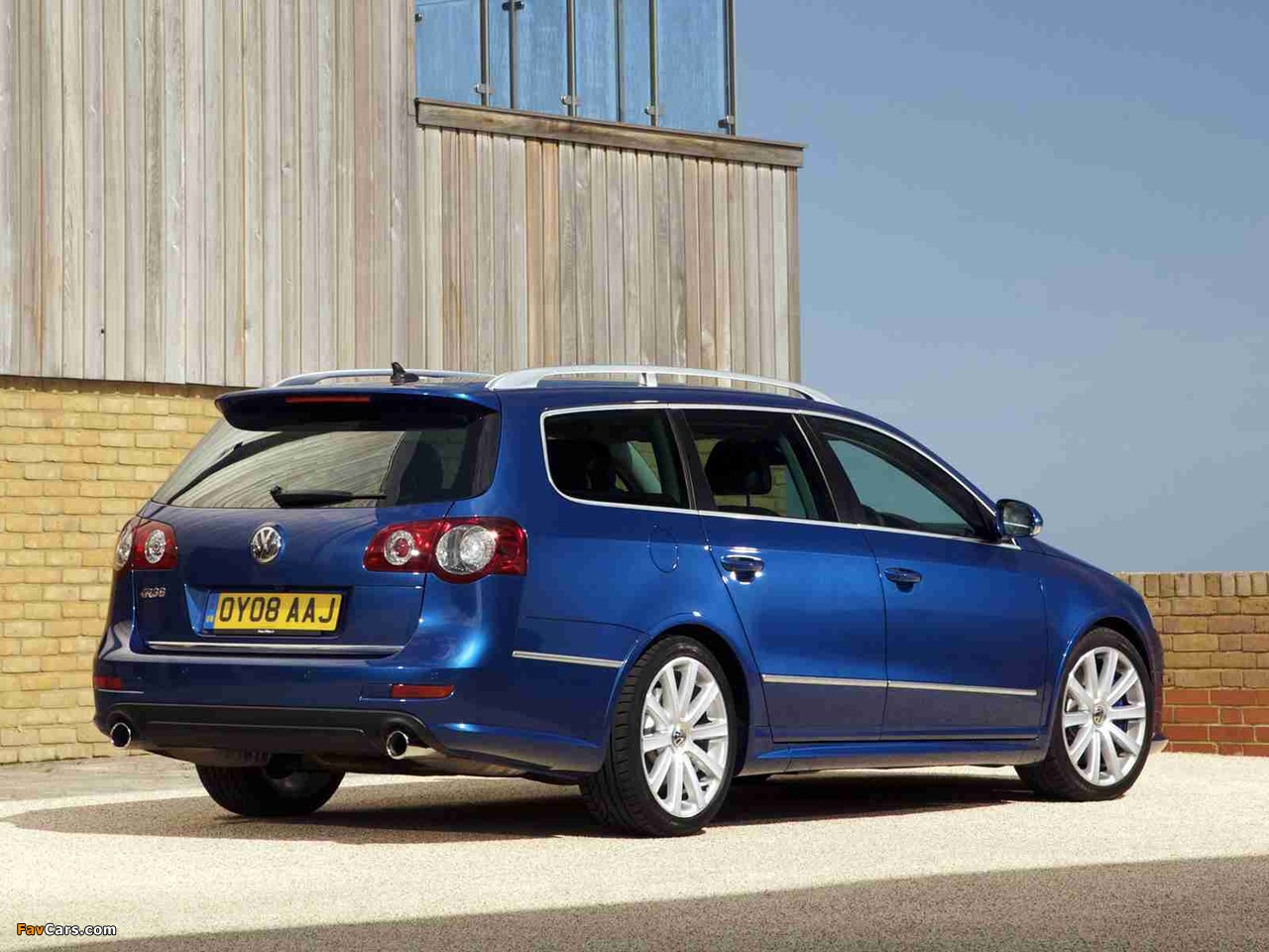 Photos of Volkswagen Passat R36 Estate (B6) 2007–10 (1280 x 960)