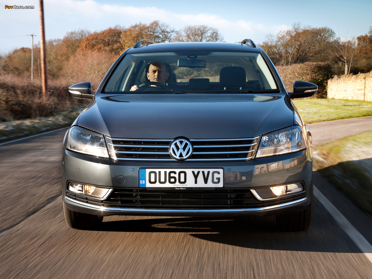 Photos of Volkswagen Passat BlueMotion Variant UK-spec (B7) 2010 (1280 x 960)
