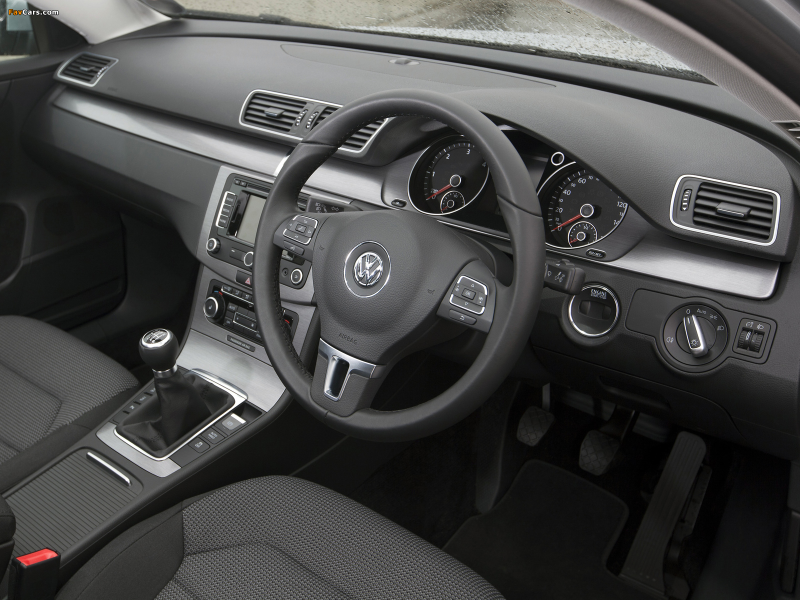 Photos of Volkswagen Passat BlueMotion UK-spec (B7) 2010 (1600 x 1200)