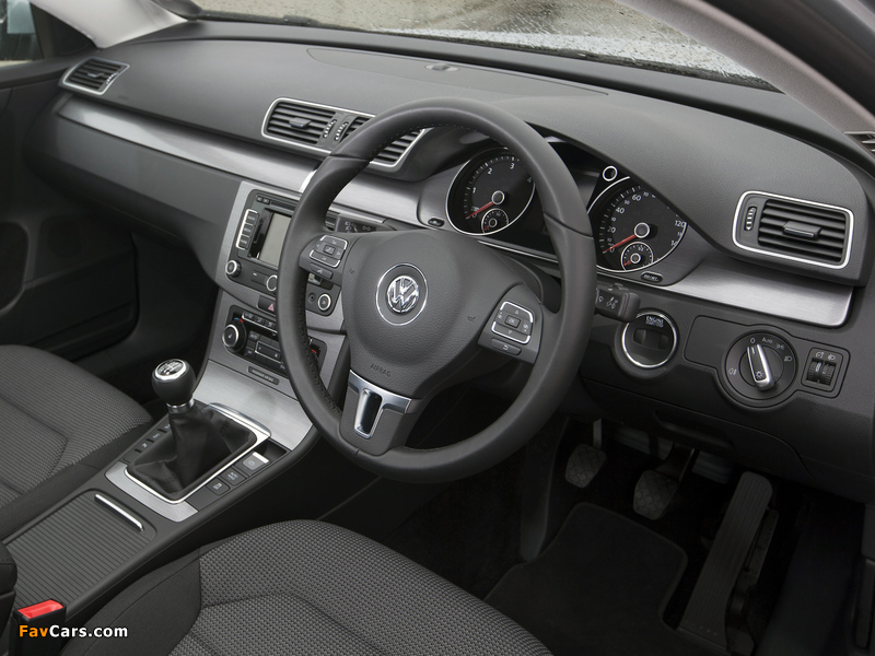 Photos of Volkswagen Passat BlueMotion UK-spec (B7) 2010 (800 x 600)