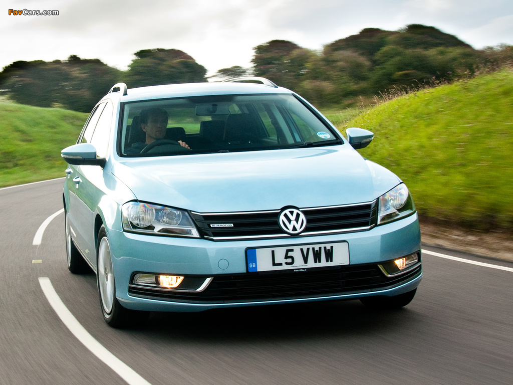 Photos of Volkswagen Passat BlueMotion Variant UK-spec (B7) 2010 (1024 x 768)