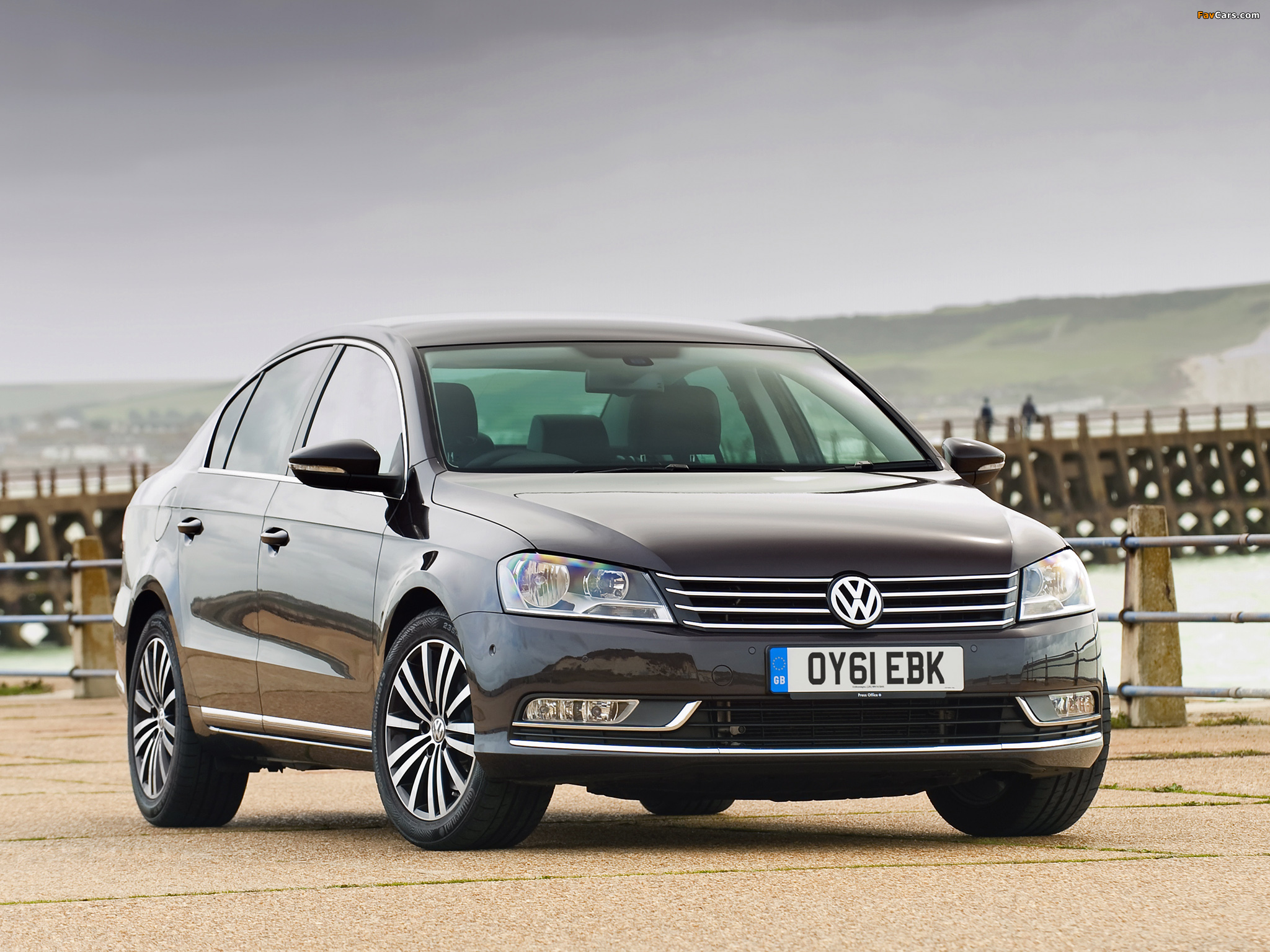 Photos of Volkswagen Passat BlueMotion Sport UK-spec (B7) 2010 (2048 x 1536)