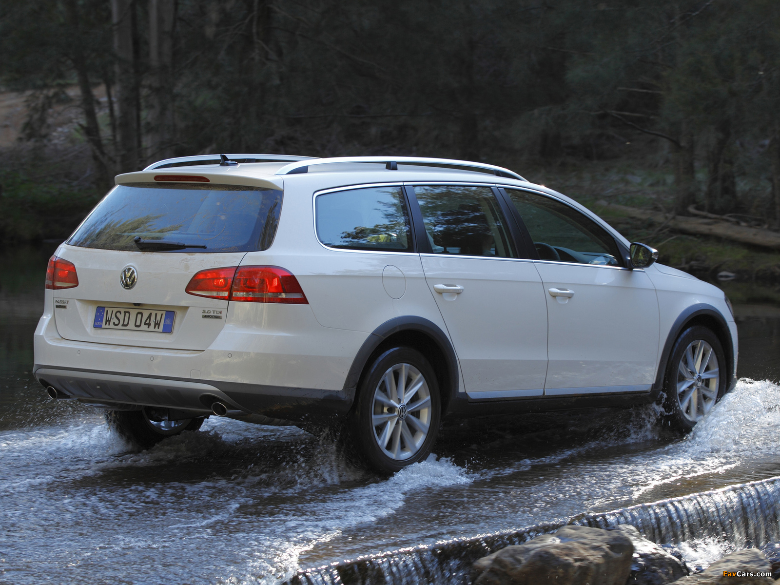 Photos of Volkswagen Passat Alltrack AU-spec (B7) 2012 (1600 x 1200)