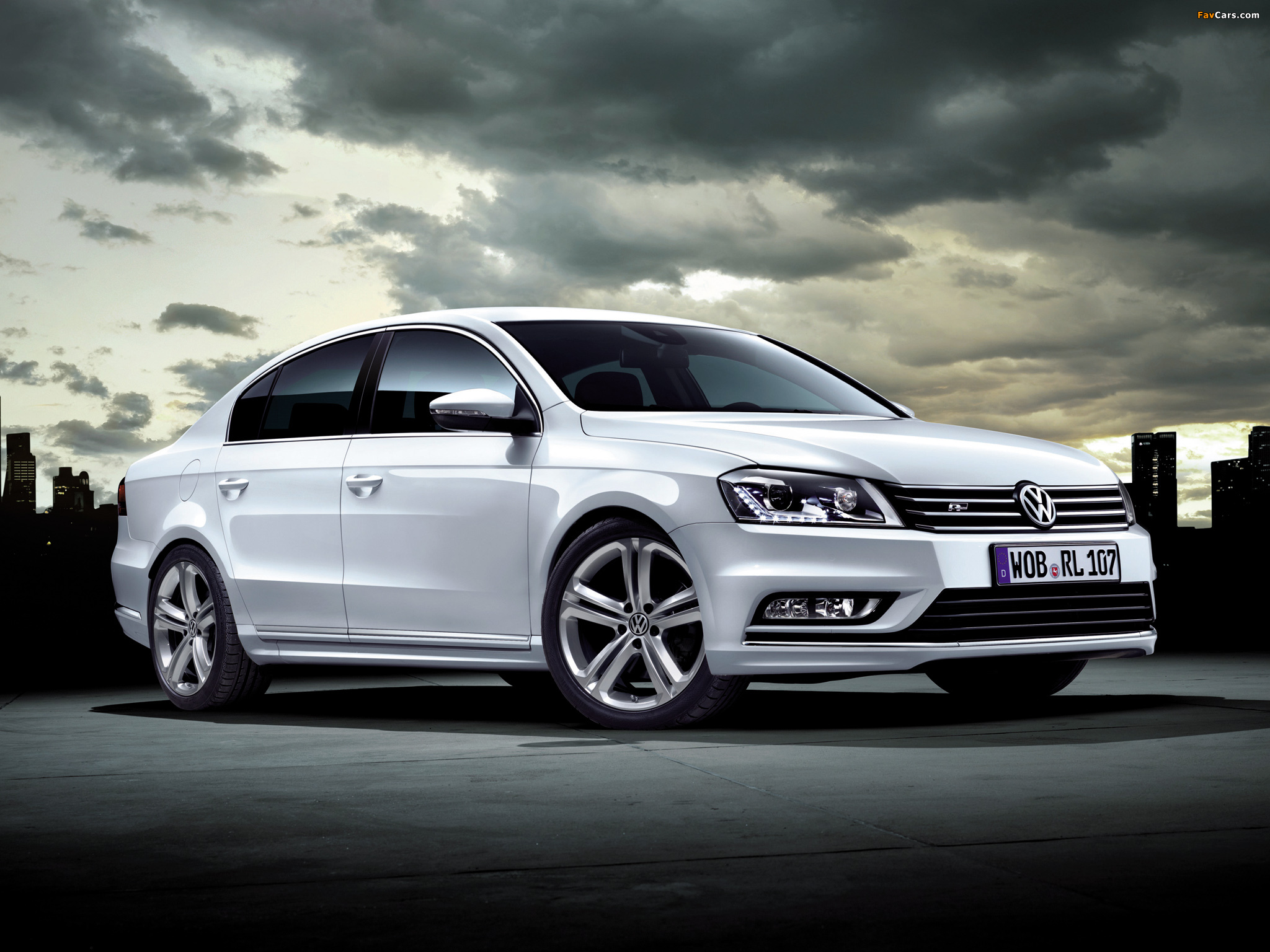 Photos of Volkswagen Passat R-Line (B7) 2012 (2048 x 1536)