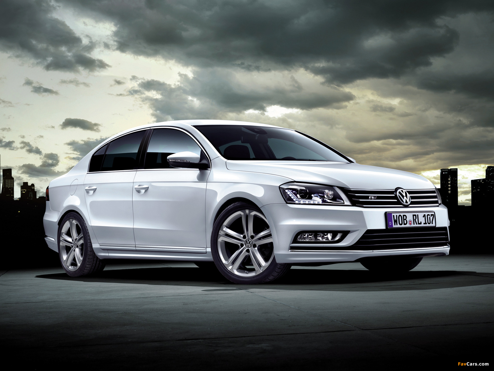 Photos of Volkswagen Passat R-Line (B7) 2012 (1600 x 1200)