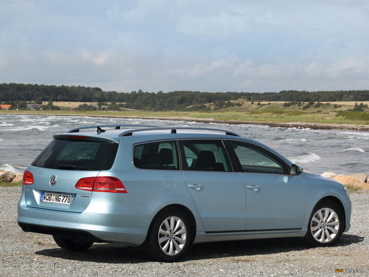 Photos of Volkswagen Passat TDI BlueMotion Variant (B7) 2013 (1280 x 960)