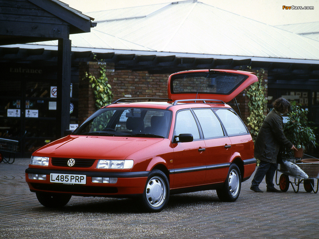 Pictures of Volkswagen Passat Variant UK-spec (B4) 1993–97 (1024 x 768)