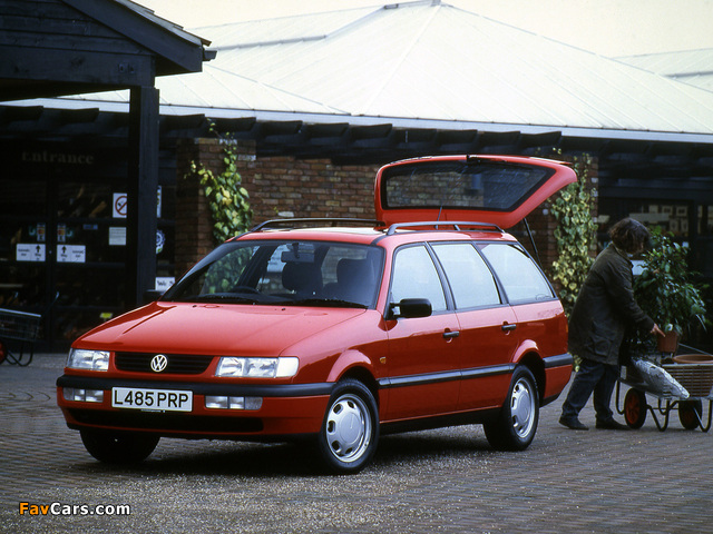 Pictures of Volkswagen Passat Variant UK-spec (B4) 1993–97 (640 x 480)