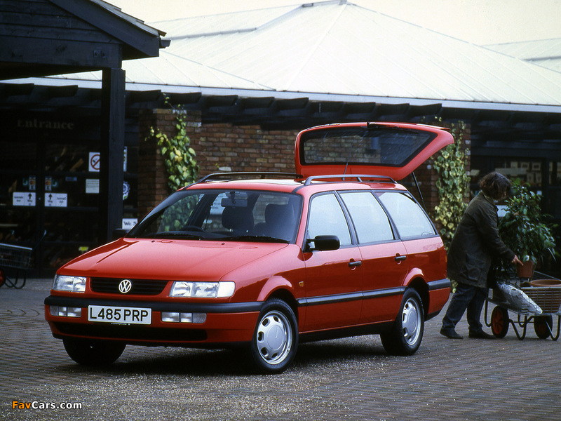 Pictures of Volkswagen Passat Variant UK-spec (B4) 1993–97 (800 x 600)