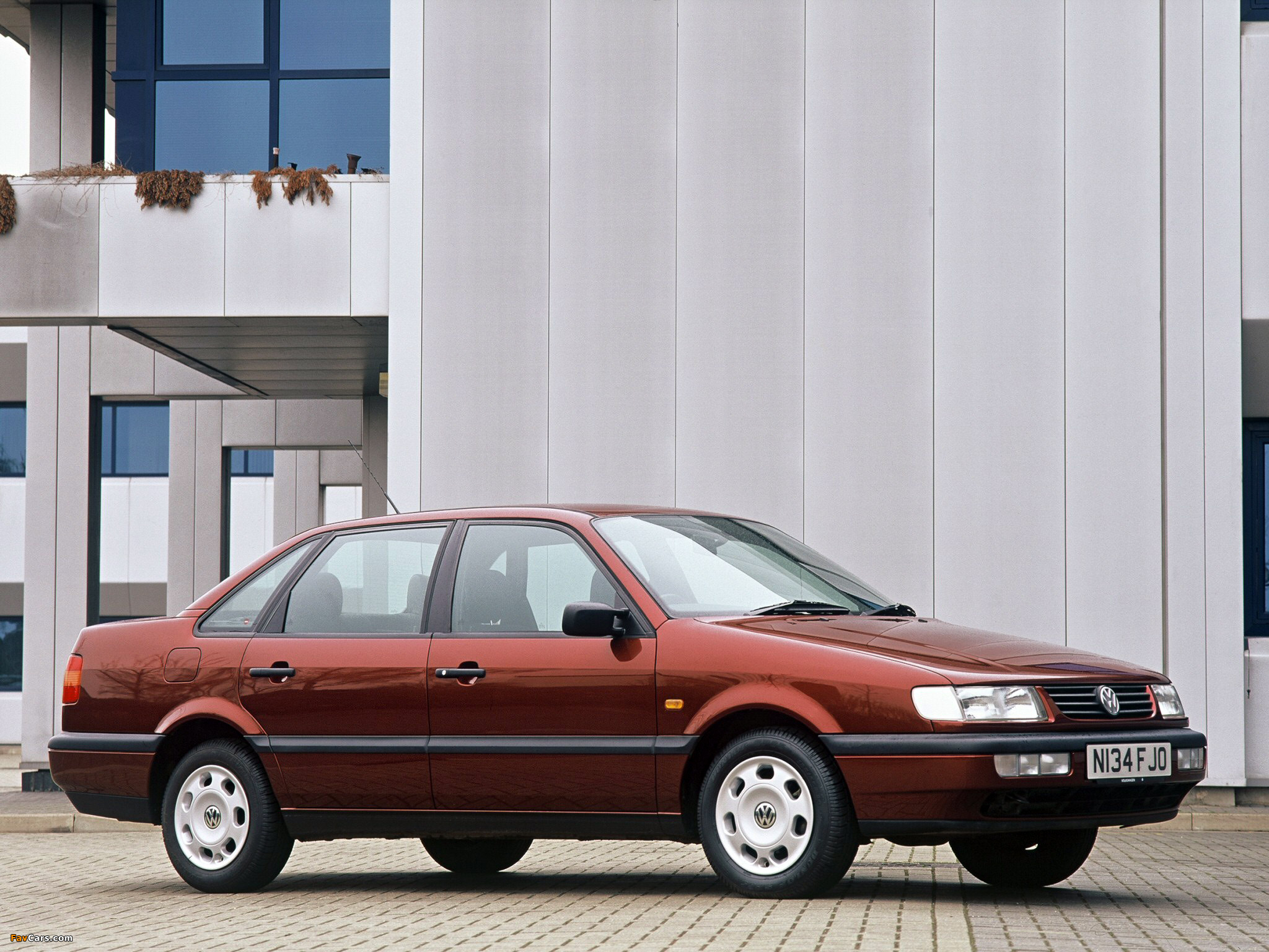 Pictures of Volkswagen Passat Sedan UK-spec (B4) 1993–97 (2048 x 1536)