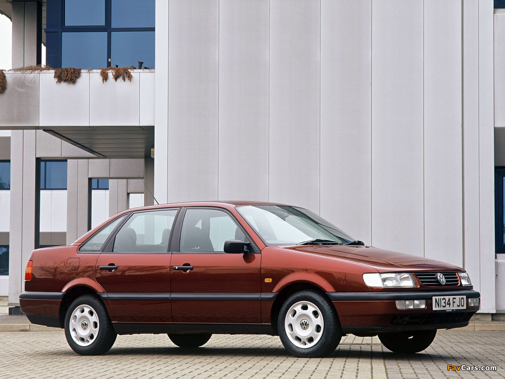 Pictures of Volkswagen Passat Sedan UK-spec (B4) 1993–97 (1024 x 768)
