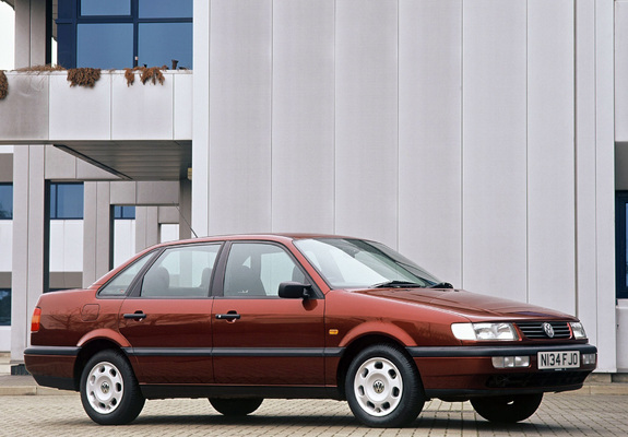 Pictures of Volkswagen Passat Sedan UK-spec (B4) 1993–97