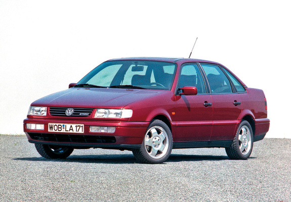 Pictures of Volkswagen Passat Sedan (B4) 1993–97