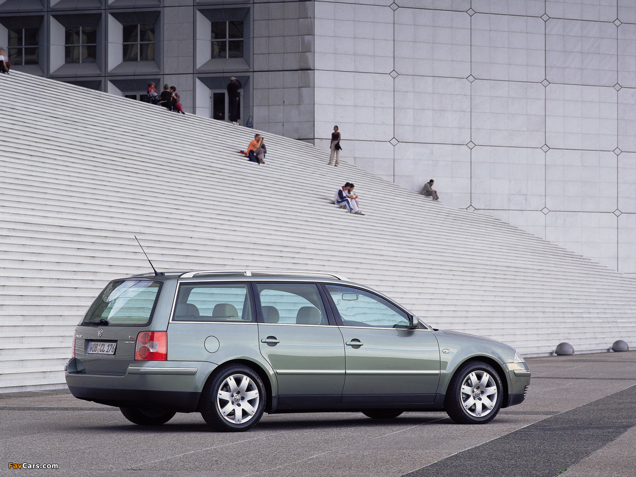 Pictures of Volkswagen Passat Variant (B5+) 2000–05 (1280 x 960)