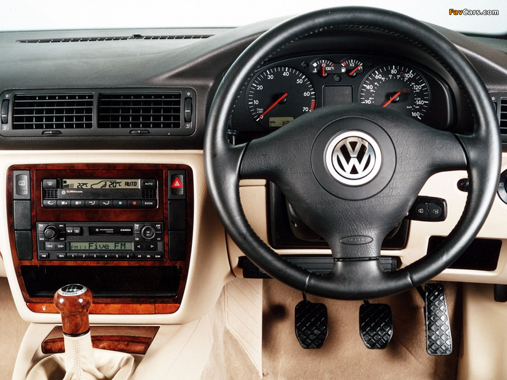 Pictures of Volkswagen Passat 1.8T Sedan ZA-spec (B5+) 2000–05 (1024 x 768)