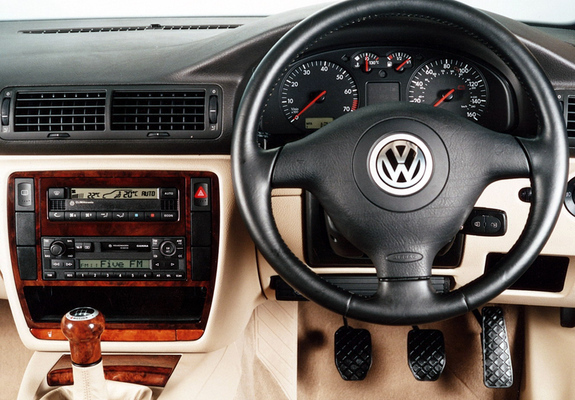 Pictures of Volkswagen Passat 1.8T Sedan ZA-spec (B5+) 2000–05