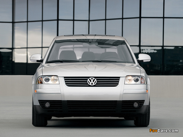 Pictures of Volkswagen Passat 1.8T 4MOTION Sedan US-spec (B5+) 2000–05 (640 x 480)