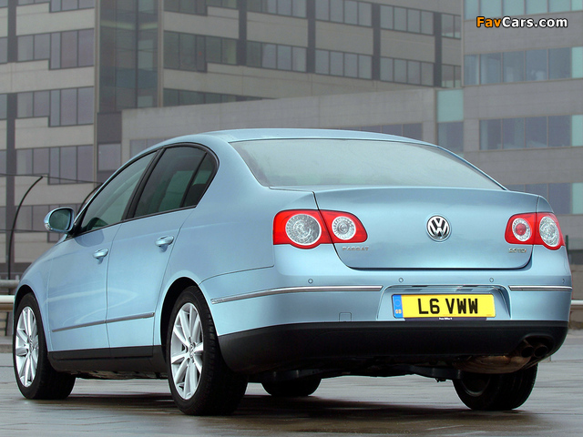 Pictures of Volkswagen Passat 2.0 TDI Sedan UK-spec (B6) 2005–10 (640 x 480)