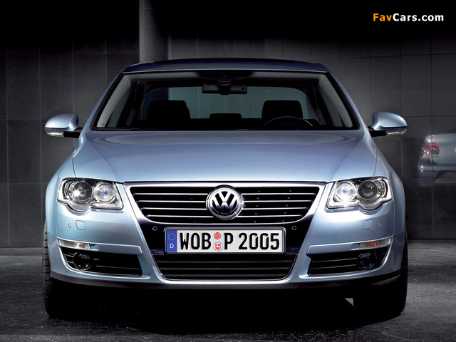 Pictures of Volkswagen Passat 2.0 FSI Sedan (B6) 2005–10 (640 x 480)