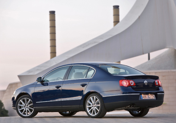 Pictures of Volkswagen Passat 2.0 FSI Sedan (B6) 2005–10