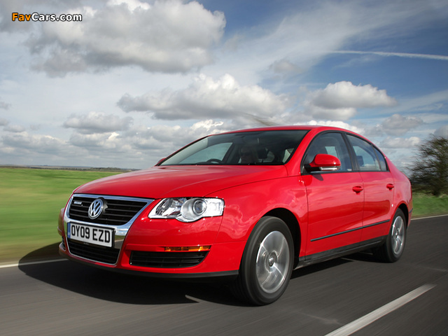 Pictures of Volkswagen Passat BlueMotion Sedan UK-spec (B6) 2008–10 (640 x 480)