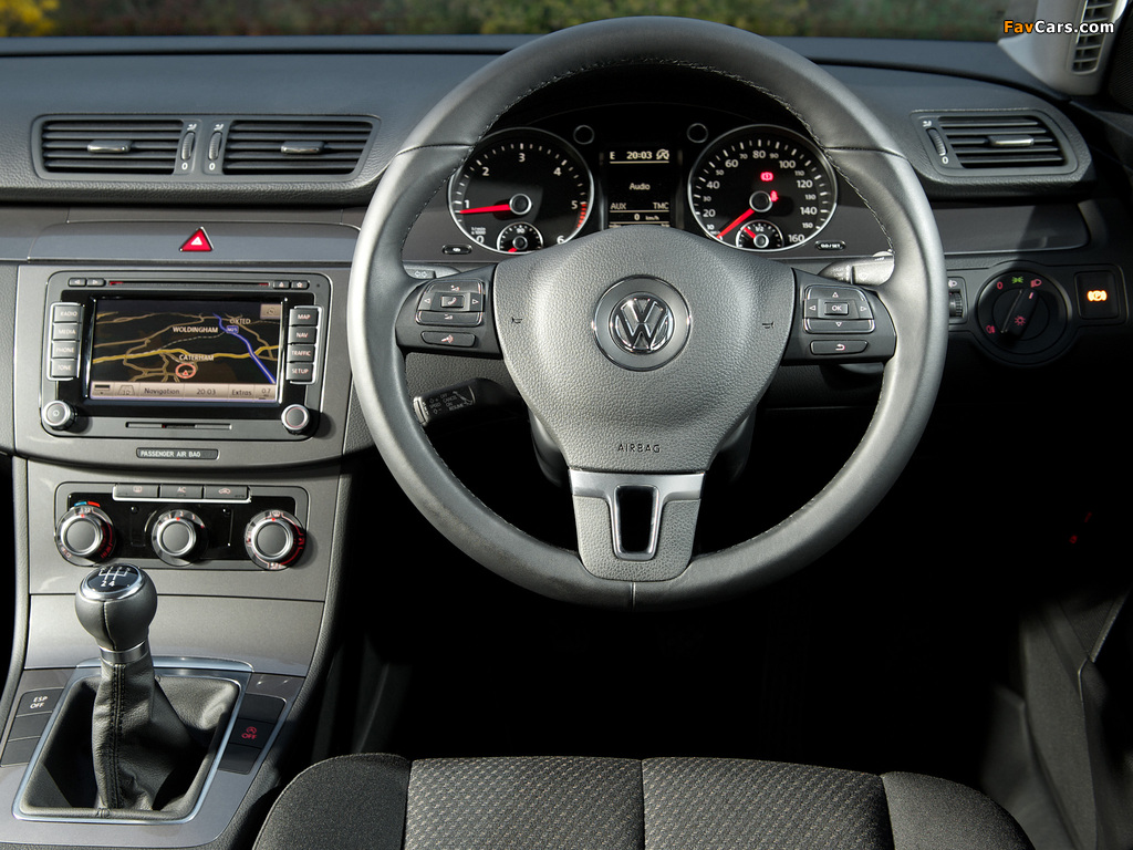 Pictures of Volkswagen Passat BlueMotion R-Line Estate (B6) 2009–10 (1024 x 768)