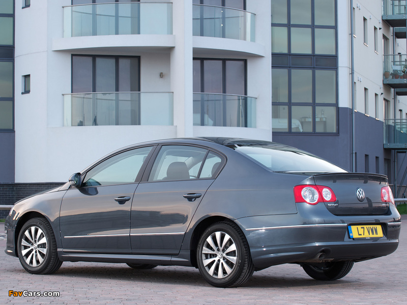 Pictures of Volkswagen Passat BlueMotion R-Line Sedan UK-spec (B6) 2009–10 (800 x 600)