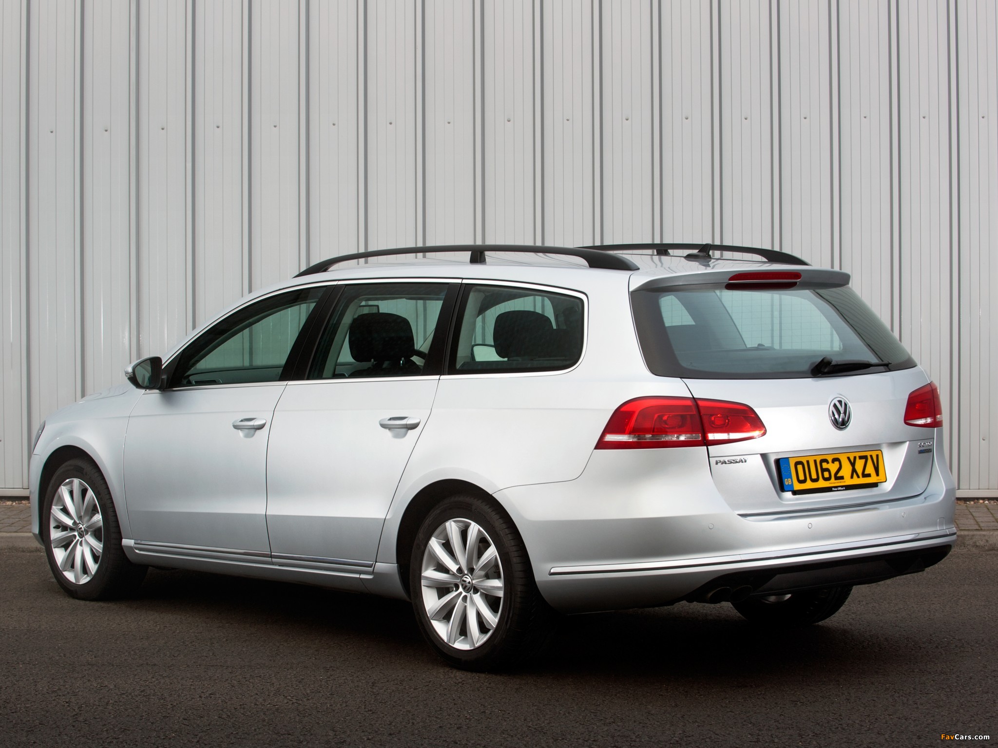 Pictures of Volkswagen Passat BlueMotion Variant UK-spec (B7) 2010 (2048 x 1536)