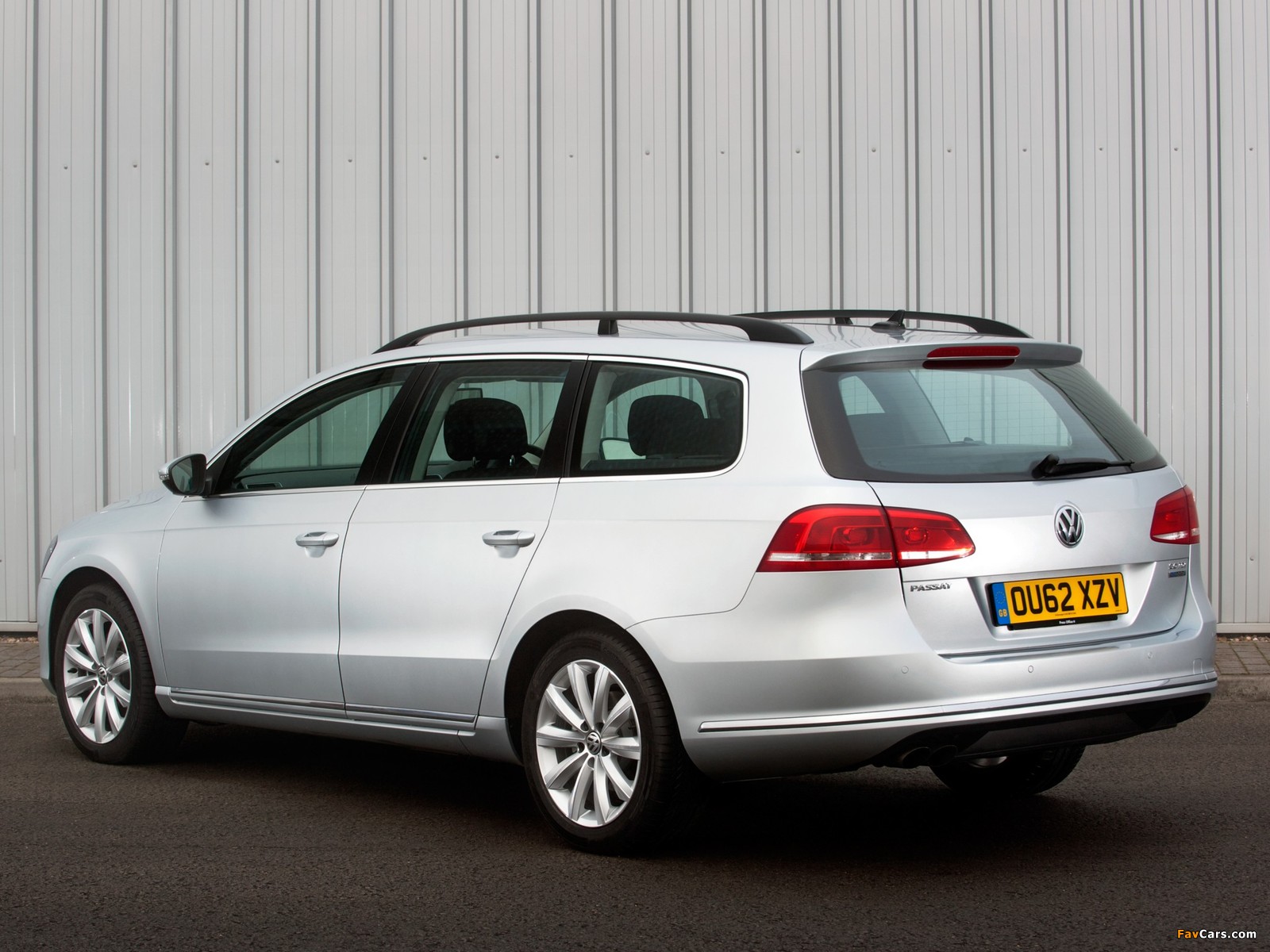 Pictures of Volkswagen Passat BlueMotion Variant UK-spec (B7) 2010 (1600 x 1200)