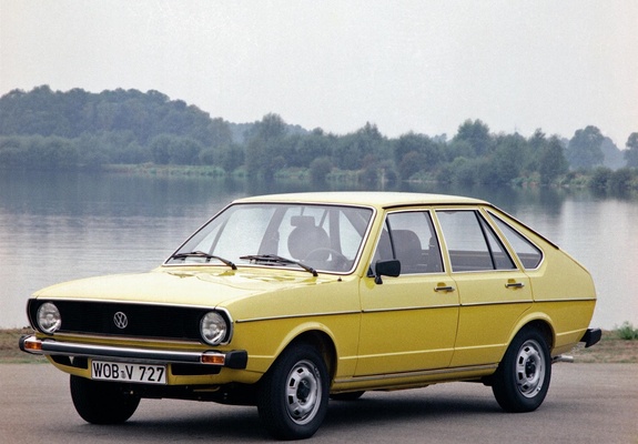 Volkswagen Passat 5-door (B1) 1973–77 images