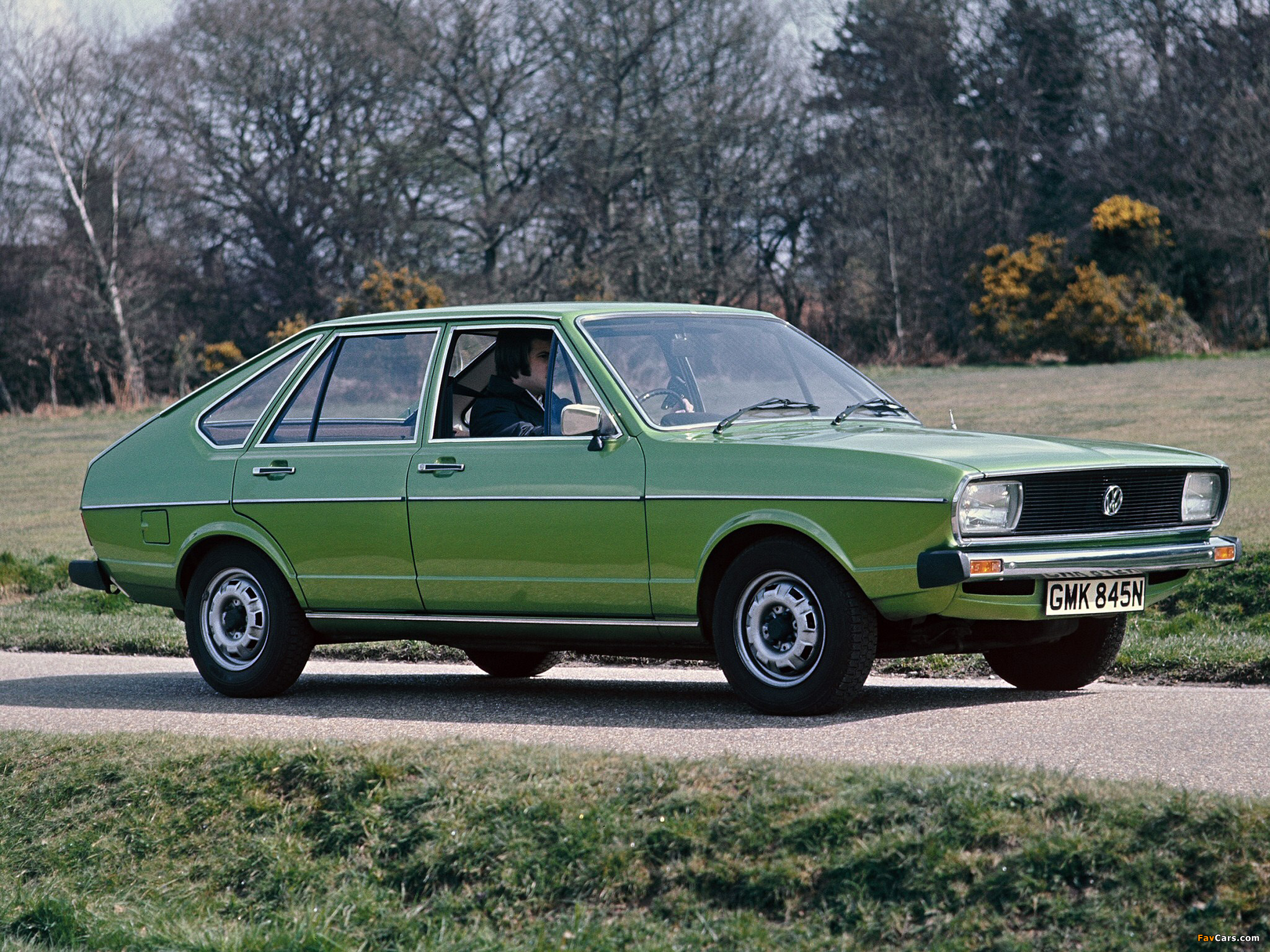 Volkswagen Passat 5-door (B1) 1973–77 pictures (2048 x 1536)