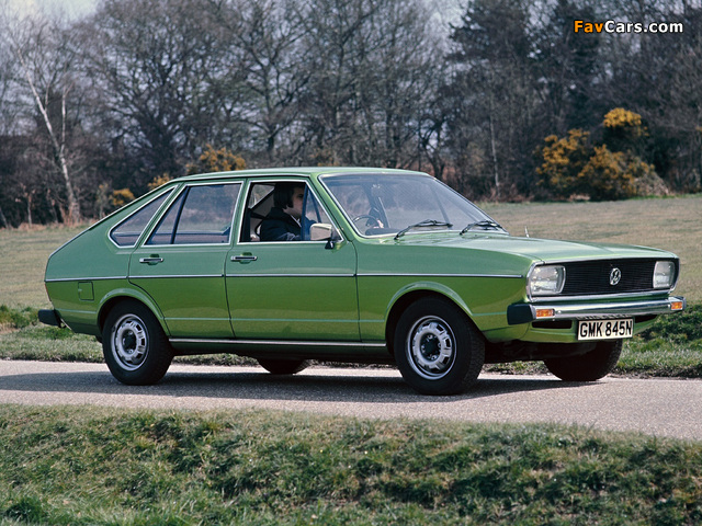 Volkswagen Passat 5-door (B1) 1973–77 pictures (640 x 480)