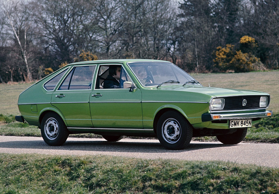 Volkswagen Passat 5-door (B1) 1973–77 pictures