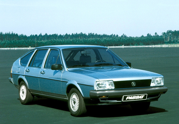Volkswagen Passat 5-door (B2) 1980–88 pictures