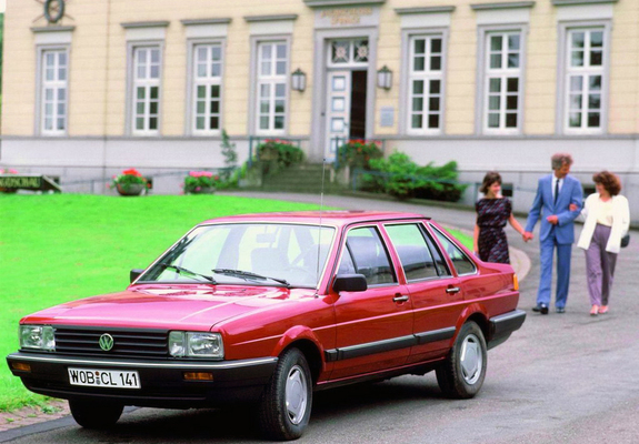 Volkswagen Passat Sedan (B2) 1985–87 pictures