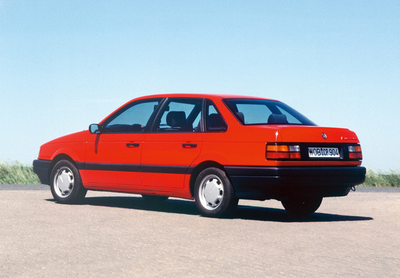 Volkswagen Passat Sedan (B3) 1988–93 photos