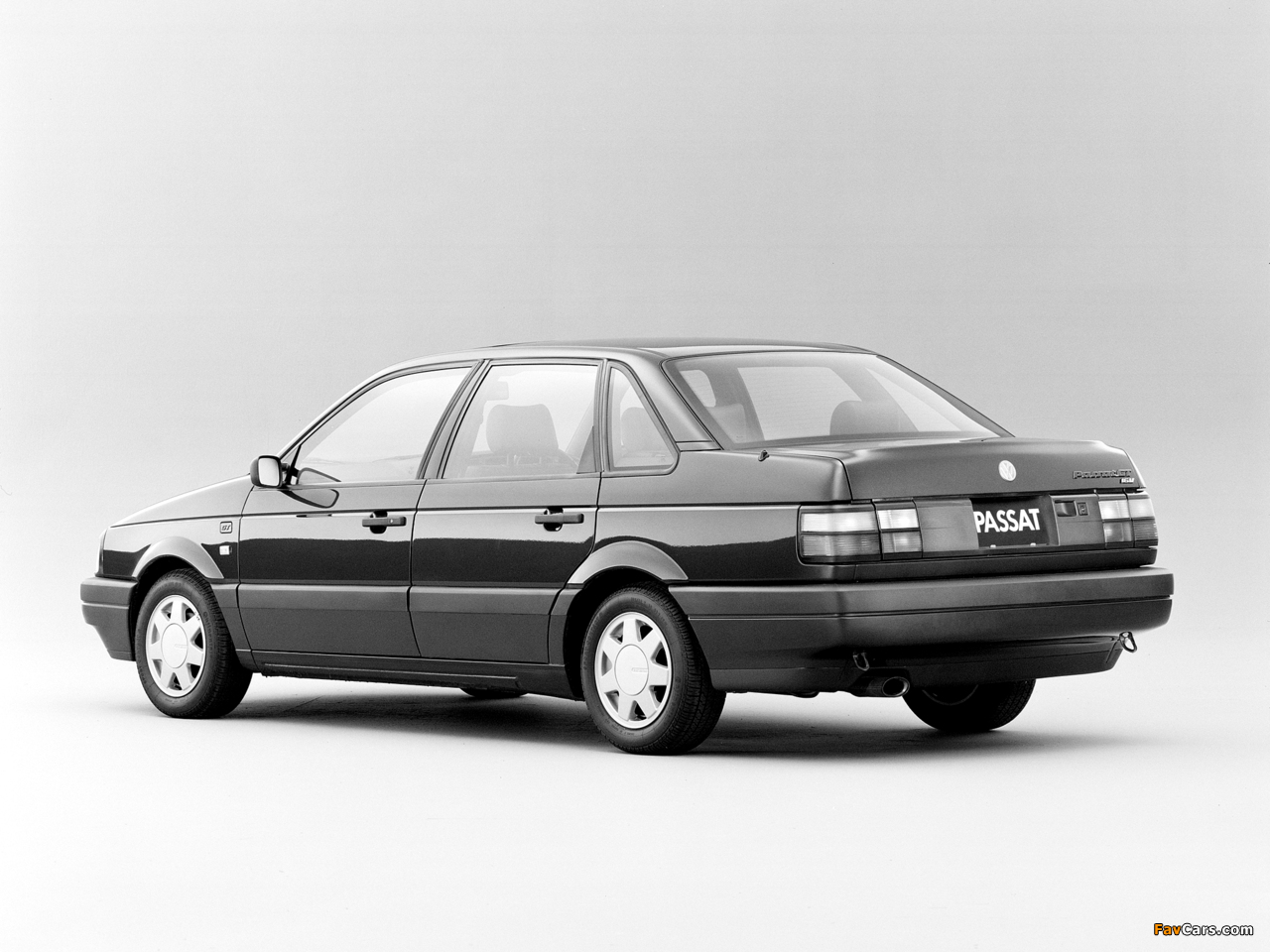 Volkswagen Passat GT JP-spec (B3) 1990–91 images (1280 x 960)
