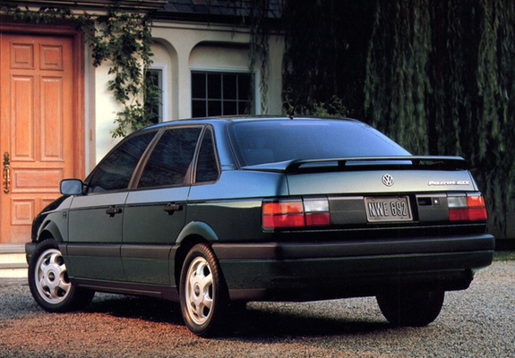 Volkswagen Passat VR6 GLX Sedan US-spec (B3) 1991–93 images