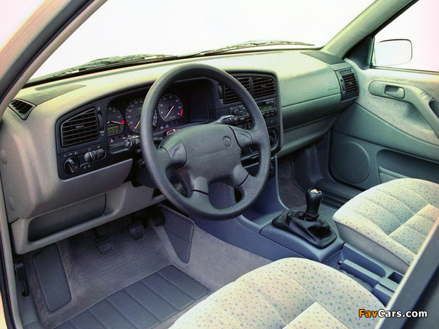 Volkswagen Passat Sedan (B4) 1993–97 photos (640 x 480)