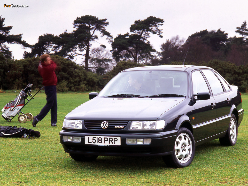 Volkswagen Passat Sedan UK-spec (B4) 1993–97 photos (1024 x 768)