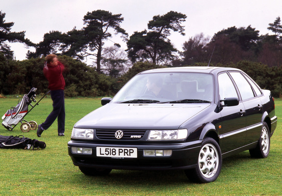 Volkswagen Passat Sedan UK-spec (B4) 1993–97 photos
