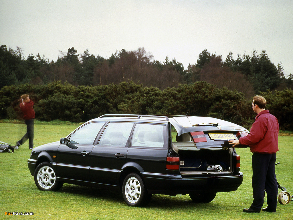 Volkswagen Passat Variant UK-spec (B4) 1993–97 pictures (1024 x 768)