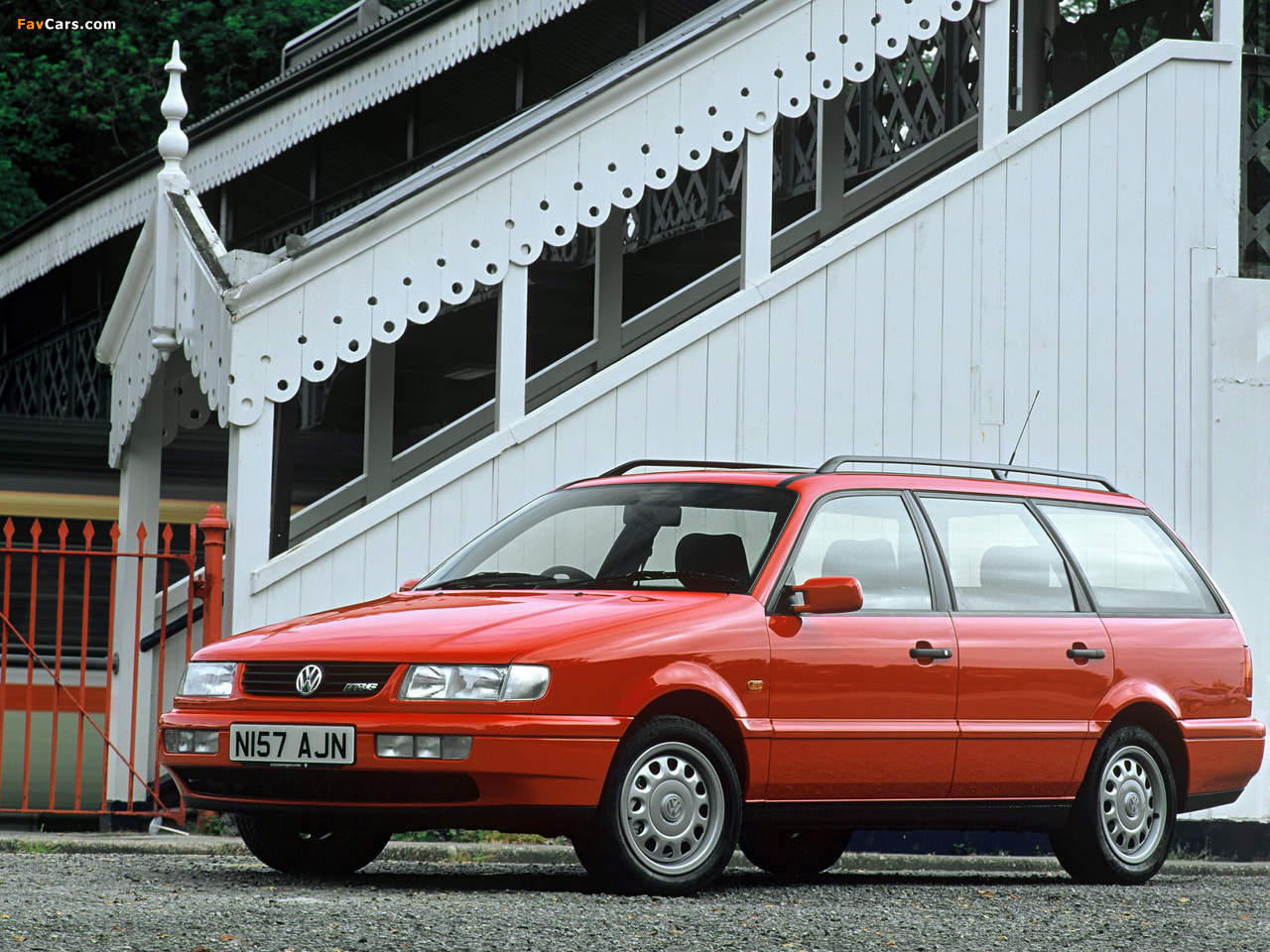Volkswagen Passat Variant UK-spec (B4) 1993–97 wallpapers (1280 x 960)