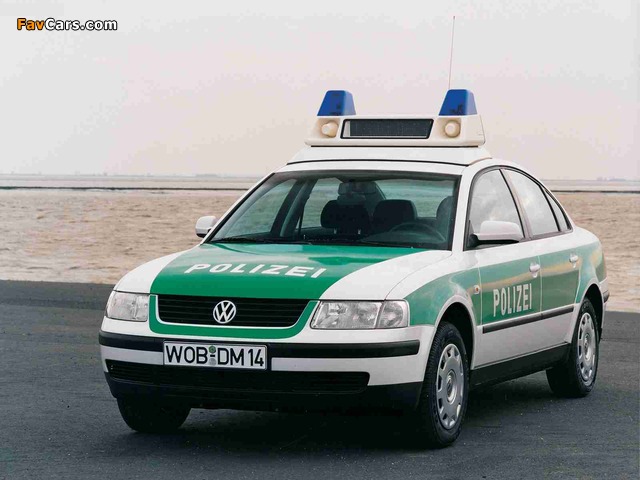Volkswagen Passat Polizei (B5) 1997–2000 images (640 x 480)