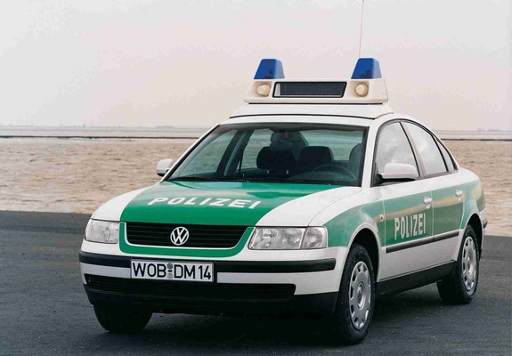 Volkswagen Passat Polizei (B5) 1997–2000 images