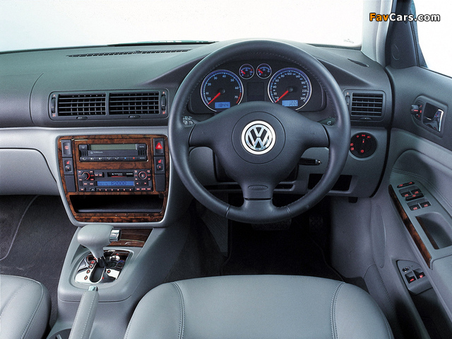 Volkswagen Passat V6 4MOTION Sedan ZA-spec (B5+) 2000–05 pictures (640 x 480)