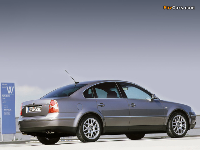 Volkswagen Passat W8 Sedan (B5+) 2002–04 images (640 x 480)