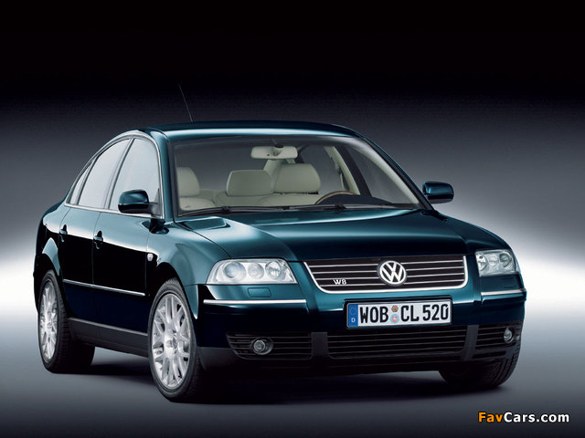 Volkswagen Passat W8 Sedan (B5+) 2002–04 pictures (640 x 480)